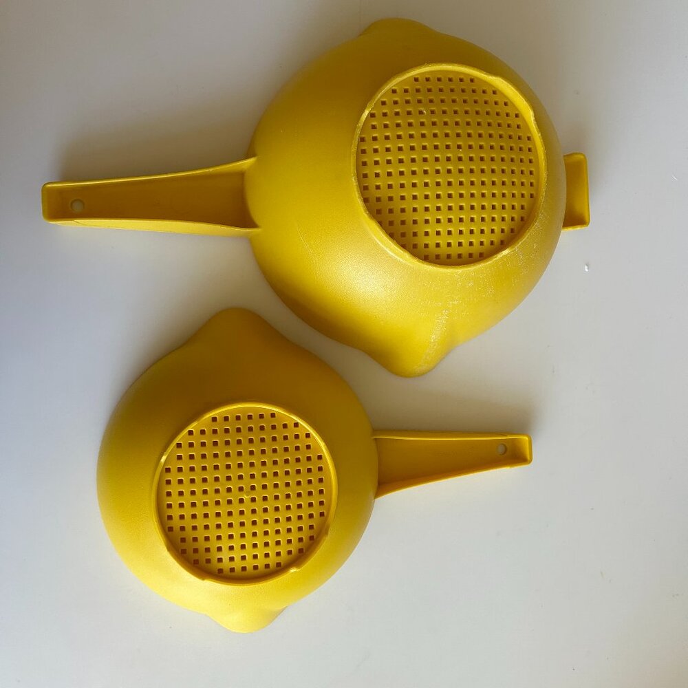 Set of two Vintage Tupperware Colanders/Strainers